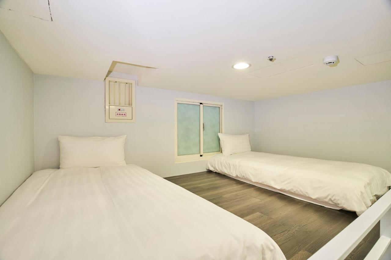 Place‧X Hotel Taipei Bagian luar foto
